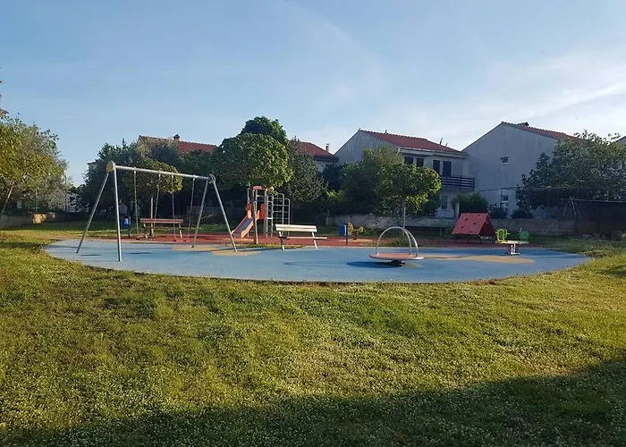 Prostran Niko - Idealan Za Veliku Obitelj * 풀라